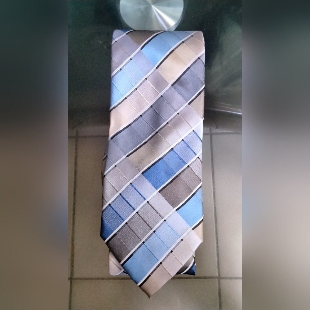 Kenneth Cole Reaction Neck Tie Necktie Plaid 100% Silk